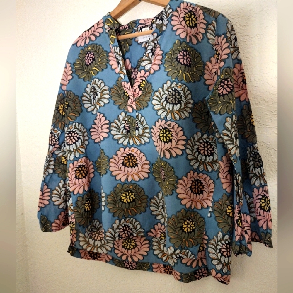 Ann Taylor Loft The Softened Floral Long Bell Sleeve V-Neck Top - Picture 4 of 7